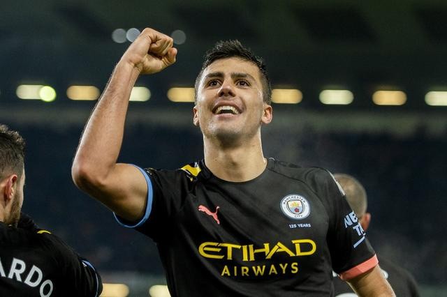  曼城中场罗德里精准长传发动快速反击攻势