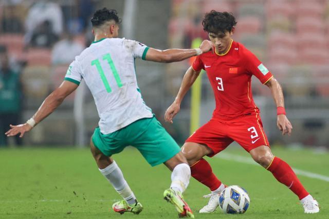  斯图加特年轻球员崭露头角，客场积极表现虽败但未来可期